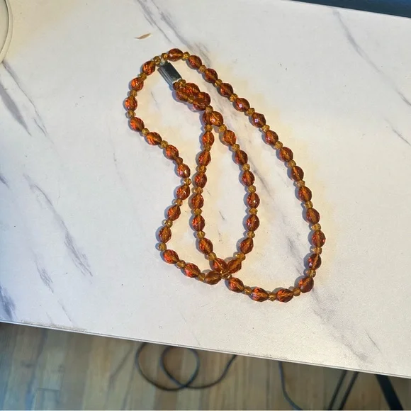 Elegant Amber Beaded Necklace - Picture 3 of 10